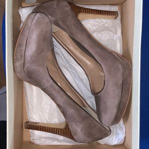 8.5 Women’s Heels from Banana Republic - brown suede color!